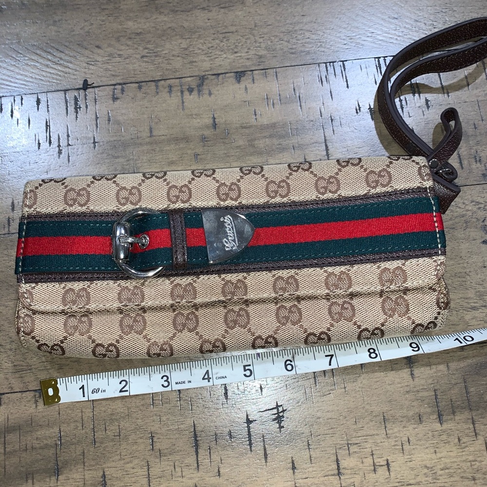 Gucci like clutch.